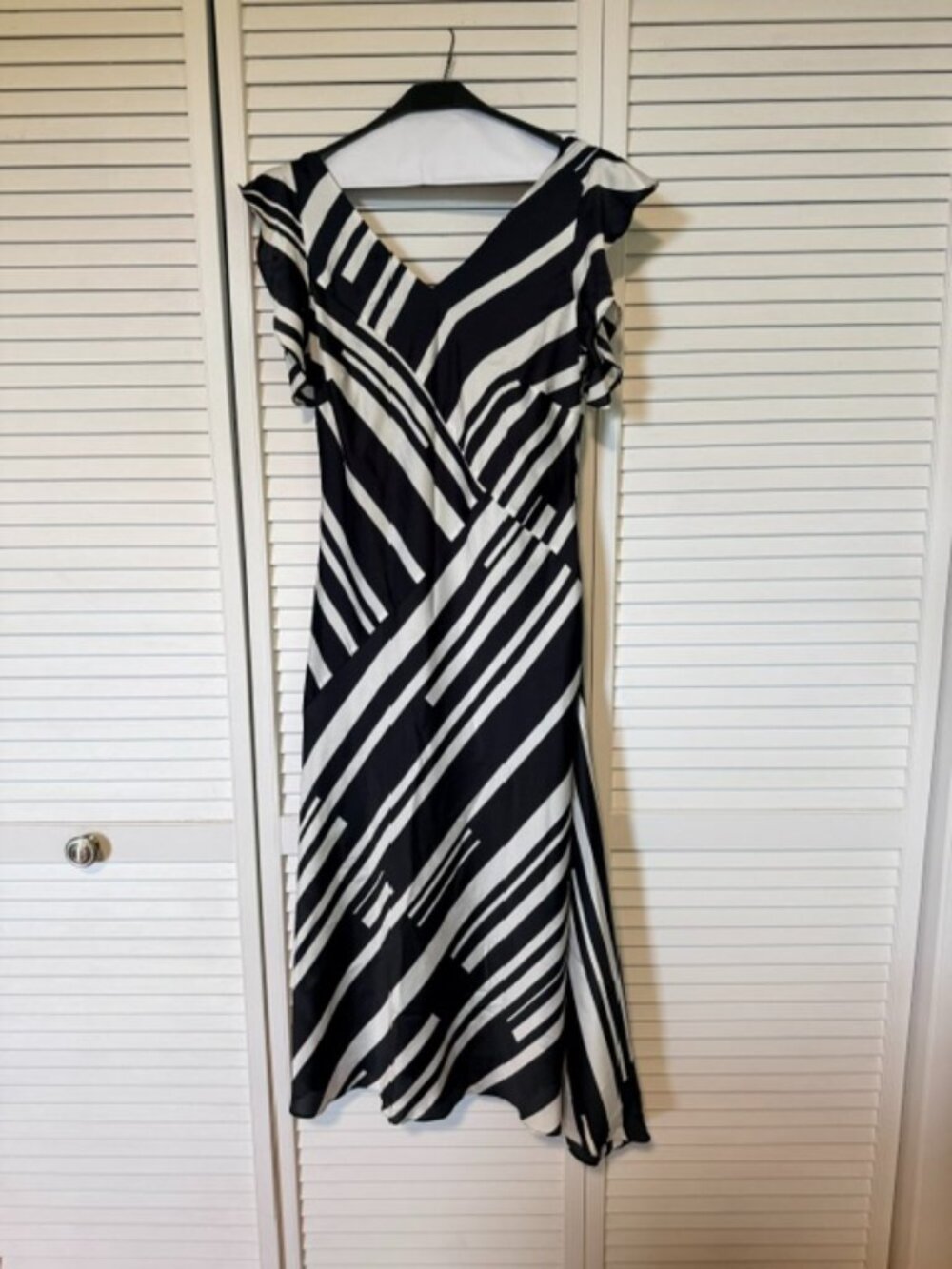 Donna Karan Flowy black & white dress